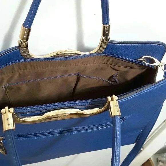 Beautiful Blue Purse - Picture 4 of 5